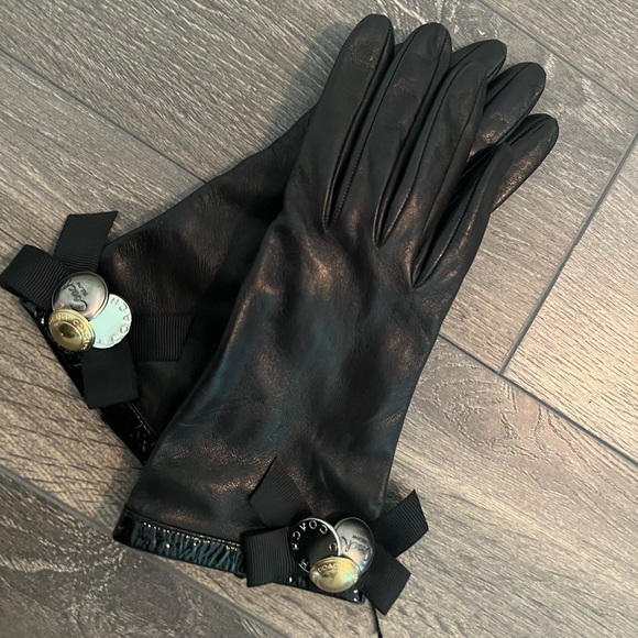 Leather Gloves - Picture 1 of 4